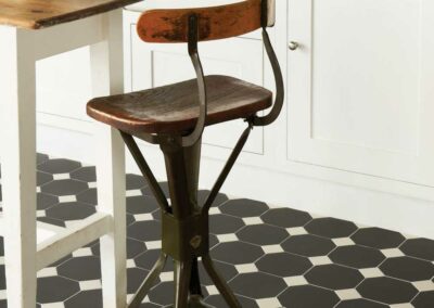 Original Style Victorian Floor - York Pattern in Black and Dover White